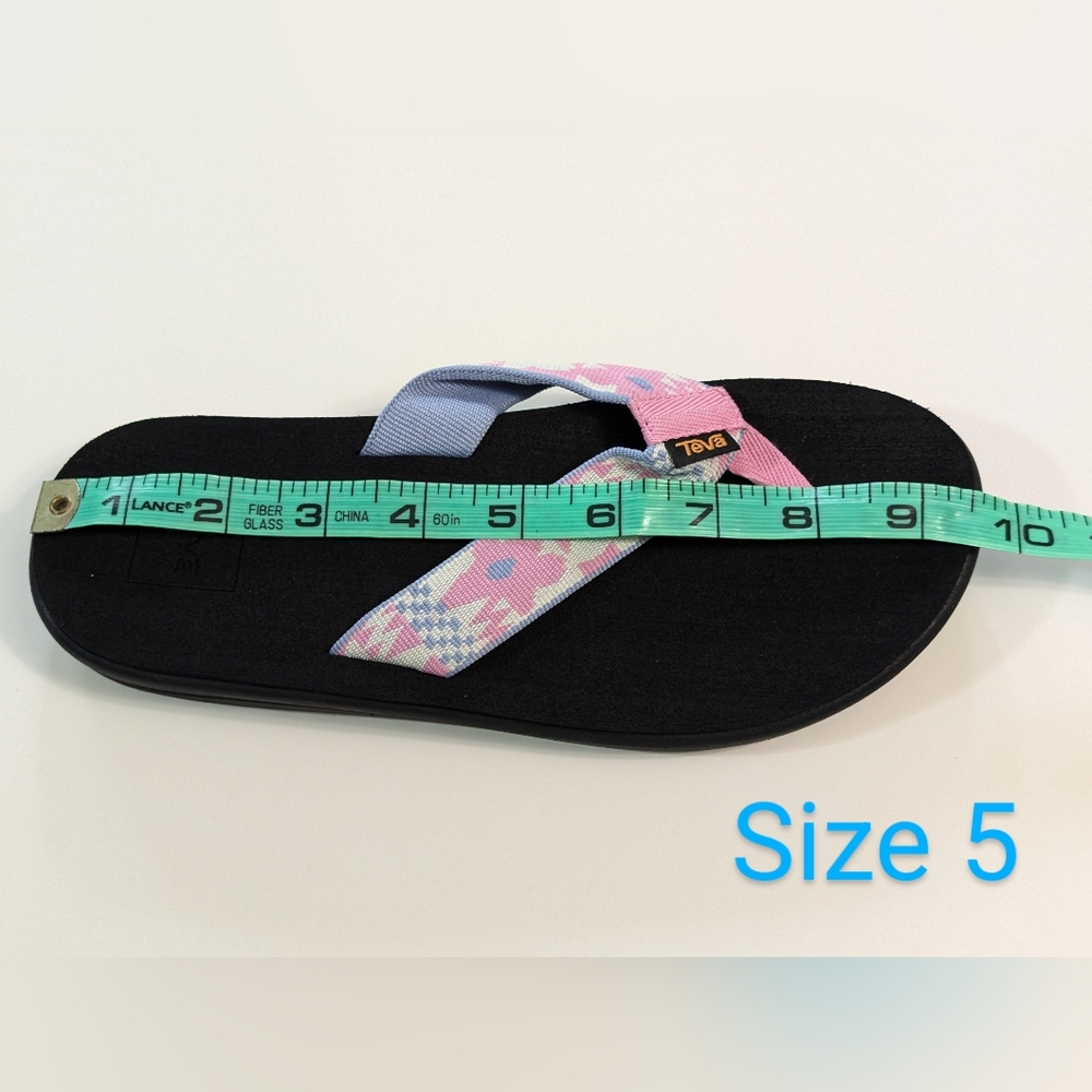 TEVA, Voya Flip Flops, Various sizes. Bold Floral Rose bloom Print. - Picture 4 of 4